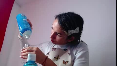 Snapshot of niki_1998 chatting on March 10, 2025, 4:07 am Natalia online show from March 10, 2025, 4:07 am