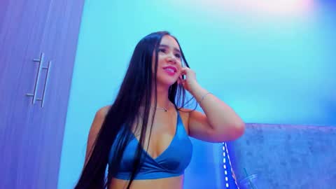 Snapshot of nikii_white chatting on March 21, 2026, 8:19 am nikii_white online show from March 21, 2026, 8:19 am