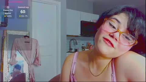 LunaMilav online show from October 7, 2025, 2:42 am