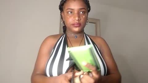 nikitakisskm online show from December 3, 2024, 12:06 pm