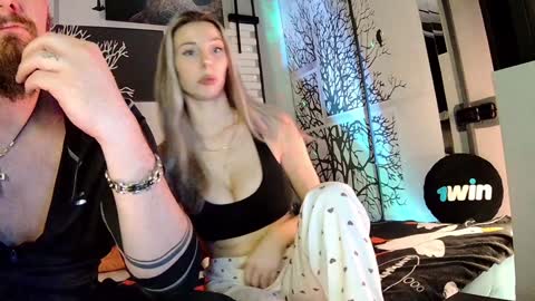 nikki7377 online show from December 5, 2024, 3:50 pm