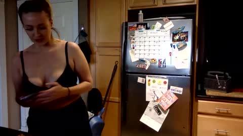 Snapshot of nikki_cums chatting on December 11, 2024, 9:01 pm NikkiCums online show from December 11, 2024, 9:01 pm