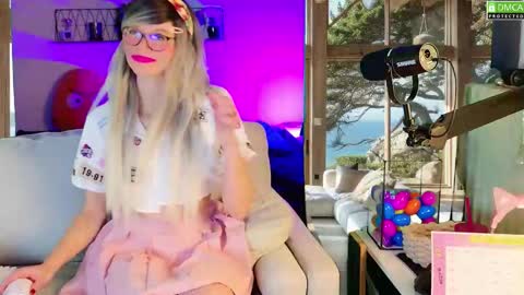 Kitty Chatte online show from October 5, 2025, 9:29 am