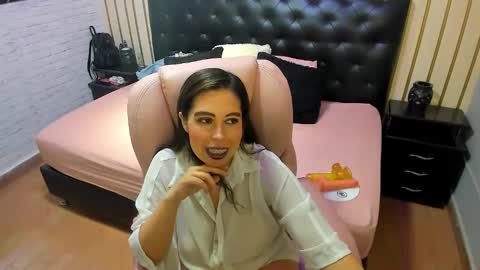 Snapshot of nikki_nikol chatting on June 5, 2026, 10:15 pm Nikki online show from June 5, 2026, 10:15 pm