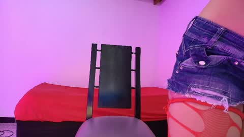 nikki_uwu online show from May 4, 2026, 7:43 pm
