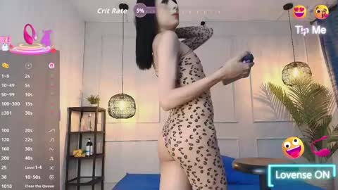 nikki_vesper online show from April 28, 2026, 3:33 am
