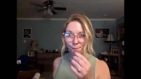 nikkib653466 online show from March 31, 2026, 11:27 pm