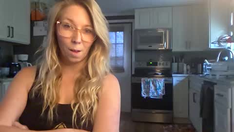 nikkib653466 online show from April 29, 2026, 5:41 pm