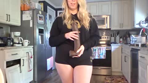 nikkib653466 online show from May 6, 2026, 5:18 pm