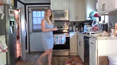 nikkib653466 online show from May 7, 2026, 5:29 pm