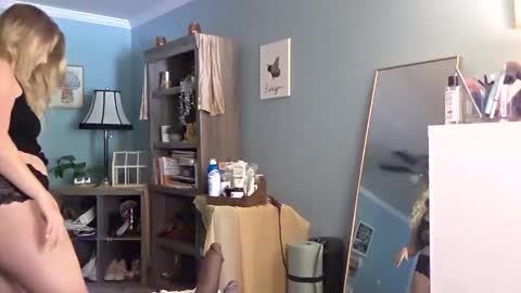 nikkib653466 online show from May 11, 2026, 6:27 pm