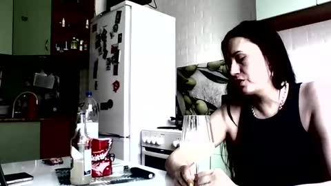 nikkikoks online show from April 15, 2026, 9:05 am