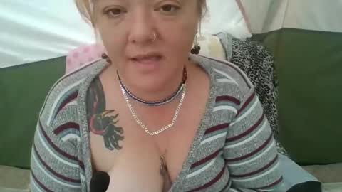 nikkinastyslut online show from May 8, 2026, 3:28 pm