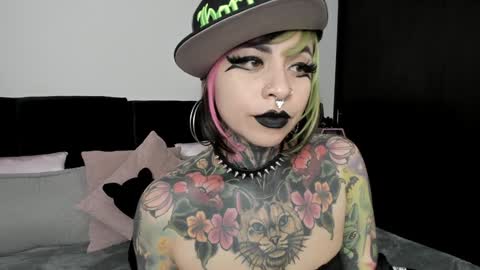 Nikki Ramone   online show from December 4, 2024, 1:09 pm