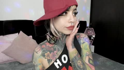 Nikki Ramone   online show from December 12, 2024, 12:44 pm