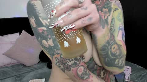 Nikki Ramone   online show from December 12, 2024, 3:48 pm