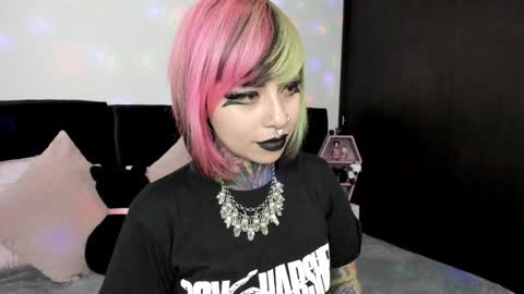 Nikki Ramone   online show from December 13, 2024, 9:57 am