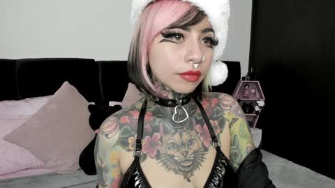Nikki Ramone   online show from December 17, 2024, 9:50 am