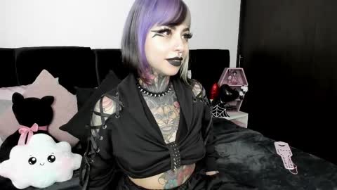 Nikki Ramone   online show from March 7, 2025, 6:02 am