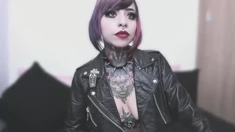 Nikki Ramone   online show from September 13, 2025, 10:04 am