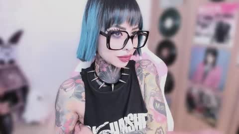 Nikki Ramone   online show from March 26, 2026, 10:43 am