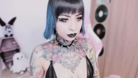 Nikki Ramone   online show from April 29, 2026, 10:19 am