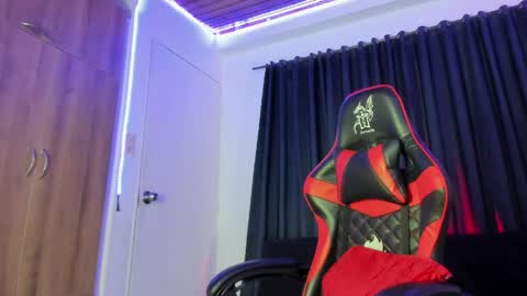 Snapshot of nikky_evans_ chatting on April 23, 2026, 10:58 am online show from April 23, 2026, 10:58 am
