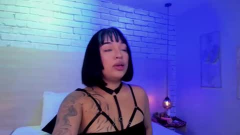 Nikky Dean online show from September 12, 2025, 3:17 am