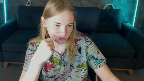 nikkyreyyy online show from May 22, 2026, 5:47 am