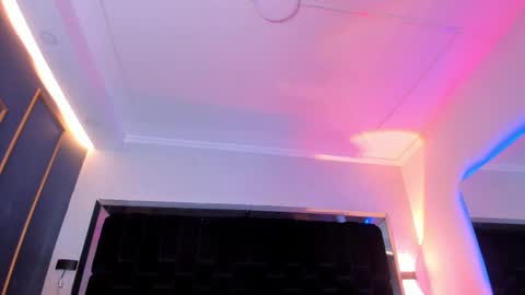 Snapshot of nikkysmiith chatting on February 13, 2025, 7:21 pm     online show from February 13, 2025, 7:21 pm