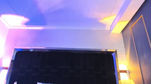 Snapshot of nikkysmiith chatting on March 4, 2025, 10:27 pm     online show from March 4, 2025, 10:27 pm