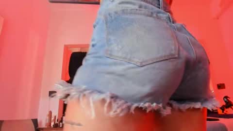 Snapshot of nikkysmiith chatting on March 9, 2025, 8:52 pm     online show from March 9, 2025, 8:52 pm