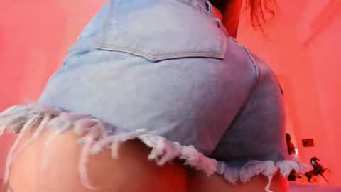 Snapshot of nikkysmiith chatting on March 9, 2025, 11:56 pm     online show from March 9, 2025, 11:56 pm