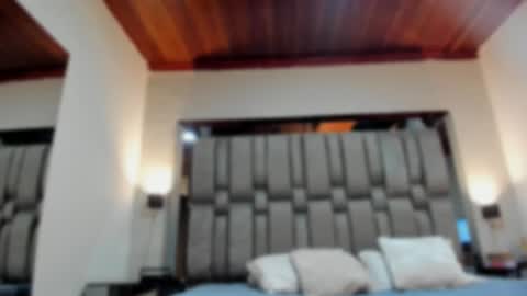 Snapshot of nikkysmiith chatting on September 27, 2025, 11:26 am     online show from September 27, 2025, 11:26 am