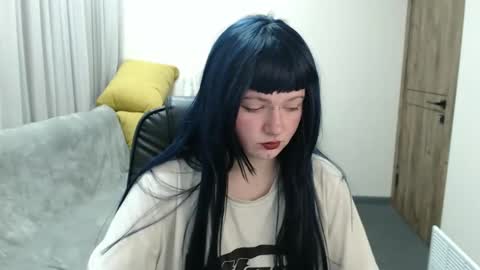 nikkysnow online show from October 29, 2025, 9:11 am