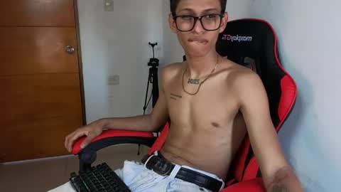 Snapshot of niklaus_wolf chatting on April 2, 2026, 5:32 pm niklaus_wolf online show from April 2, 2026, 5:32 pm