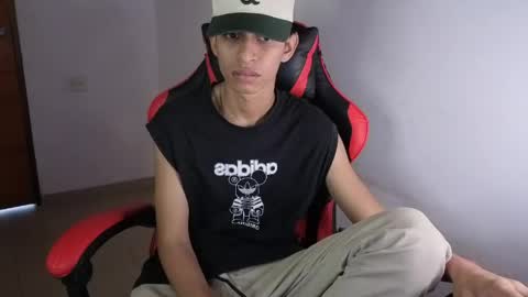 Snapshot of niklaus_wolf chatting on April 16, 2026, 3:35 pm niklaus_wolf online show from April 16, 2026, 3:35 pm