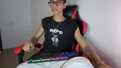 Snapshot of niklaus_wolf chatting on April 17, 2026, 7:06 pm niklaus_wolf online show from April 17, 2026, 7:06 pm