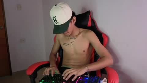 Snapshot of niklaus_wolf chatting on April 19, 2026, 12:00 am niklaus_wolf online show from April 19, 2026, 12:00 am