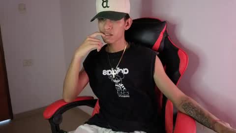 Snapshot of niklaus_wolf chatting on April 20, 2026, 5:59 pm niklaus_wolf online show from April 20, 2026, 5:59 pm