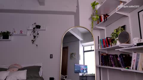 Snapshot of nikol_je chatting on April 12, 2026, 12:54 pm Nicole cam online show from April 12, 2026, 12:54 pm