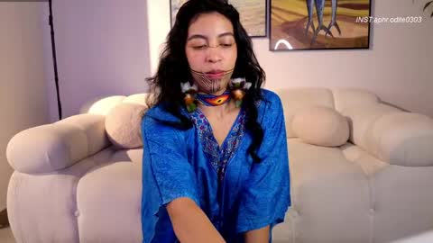 Snapshot of nikol_je chatting on May 3, 2026, 12:33 pm Nicole cam online show from May 3, 2026, 12:33 pm