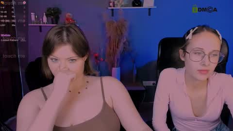 Snapshot of nikol_kitt chatting on October 19, 2025, 7:14 pm Little Niko Help me reach my goals online show from October 19, 2025, 7:14 pm