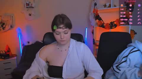 Snapshot of nikol_kitt chatting on October 29, 2025, 8:43 pm Little Niko Help me reach my goals online show from October 29, 2025, 8:43 pm