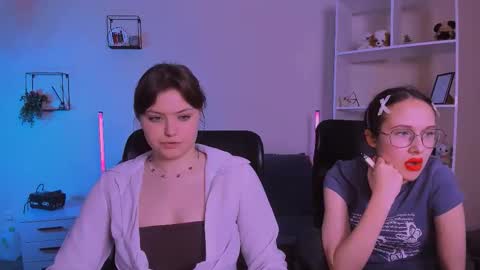 Snapshot of nikol_kitt chatting on November 9, 2025, 8:07 pm Little Niko Help me reach my goals online show from November 9, 2025, 8:07 pm