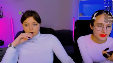 Snapshot of nikol_kitt chatting on November 12, 2025, 8:08 pm Little Niko Help me reach my goals online show from November 12, 2025, 8:08 pm