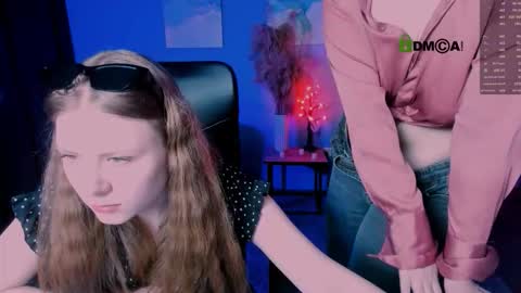 Snapshot of nikol_kitt chatting on November 14, 2025, 8:29 pm Little Niko Help me reach my goals online show from November 14, 2025, 8:29 pm