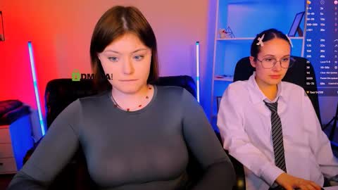 Snapshot of nikol_kitt chatting on November 15, 2025, 8:16 pm Little Niko Help me reach my goals online show from November 15, 2025, 8:16 pm