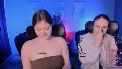 Snapshot of nikol_kitt chatting on November 22, 2025, 8:52 pm Little Niko Help me reach my goals online show from November 22, 2025, 8:52 pm