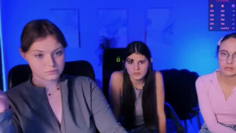 Snapshot of nikol_kitt chatting on November 23, 2025, 9:14 pm Little Niko Help me reach my goals online show from November 23, 2025, 9:14 pm